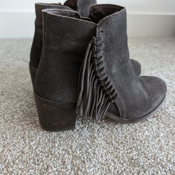 Kenneth Cole Reaction Grey Ankle Boots With Fringe - Picture 10 of 10